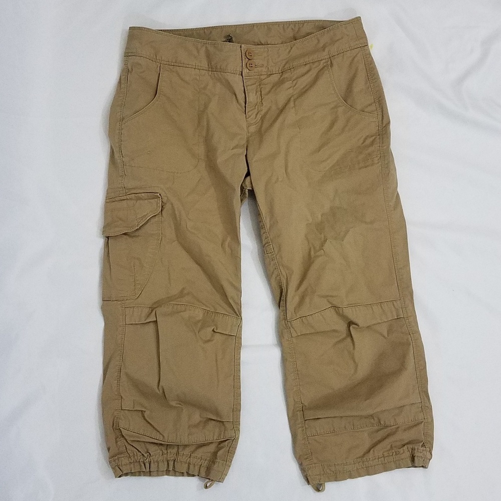 The North Face Women's Khaki Capri Pant Size 6